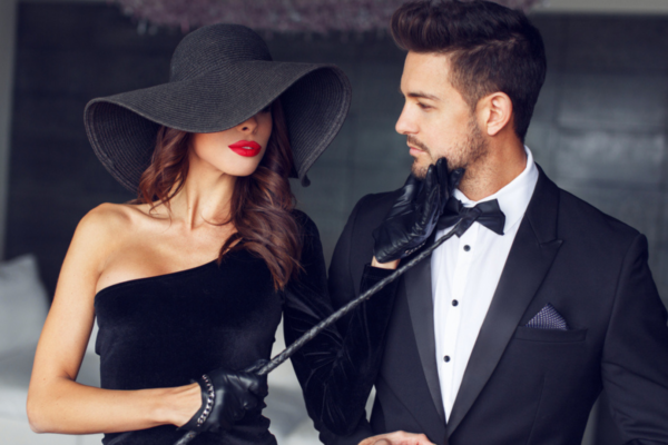 dominant kvinne og submissiv mann i bdsm rollelek med kontroll og dynamikk