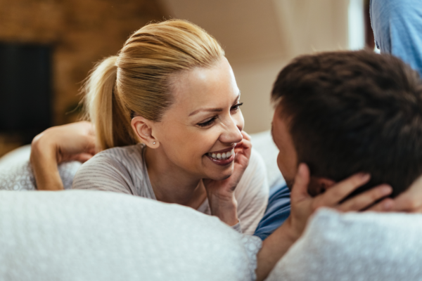 Par snakker fortrolig sammen om sex